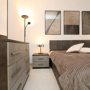  Appartamento Comfy Living! Renovated 2 At Ambra Apartments-lift-secure Parking-great Area!